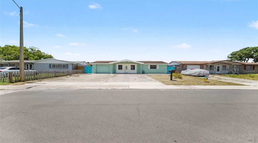 Holiday, Florida 34691, 3 Bedroom Bedrooms, ,2 Bathroombathrooms,Residential,For Sale,Rock Royal,0,Mfrtb8541743