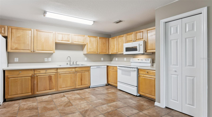 Clermont, Florida 34711, 3 Bedroom Bedrooms, ,2 Bathroombathrooms,Residential,For Sale,Minnehaha,0,Mfro6431113