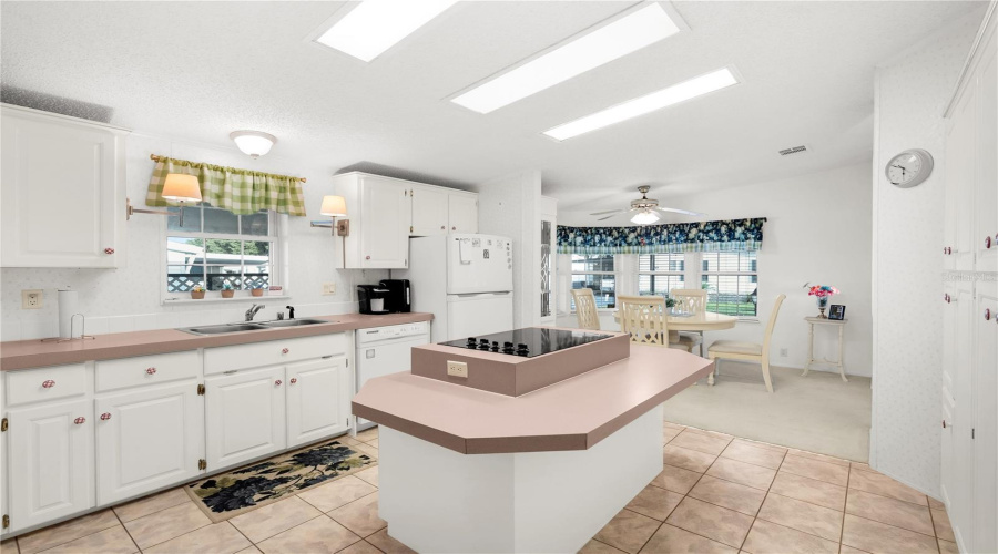 Davenport, Florida 33897, 2 Bedroom Bedrooms, ,2 Bathroombathrooms,Residential,For Sale,Sue,0,Mfrs5156388