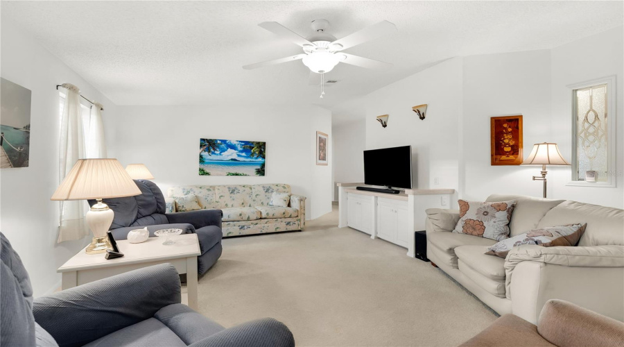 Davenport, Florida 33897, 2 Bedroom Bedrooms, ,2 Bathroombathrooms,Residential,For Sale,Sue,0,Mfrs5156388