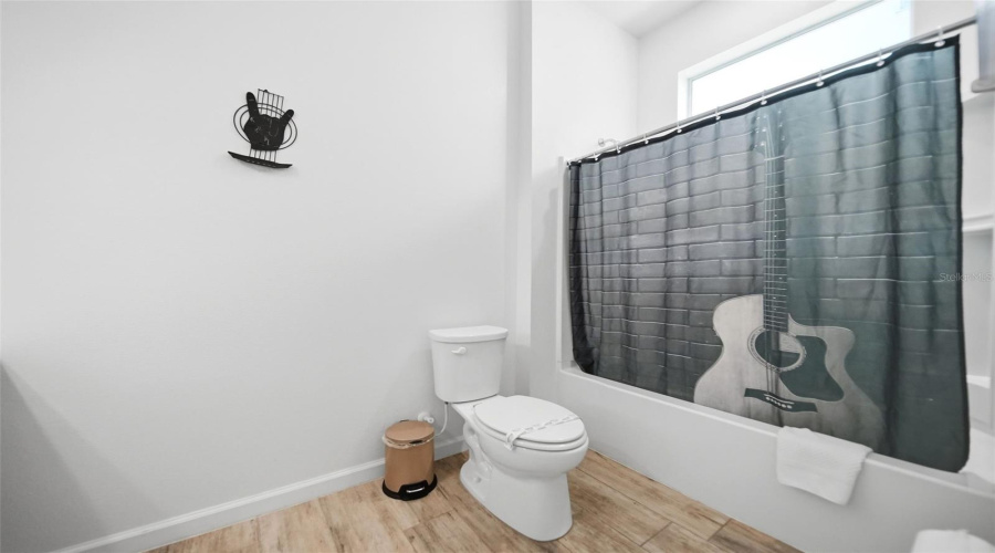 Bathroom 4 (First Level)