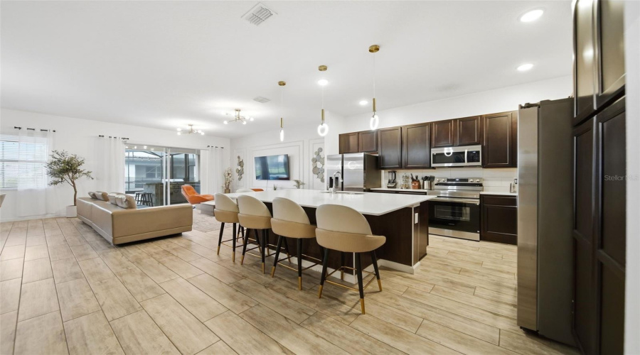 Open Floor Plan: Living, Dining And Kitchen Combo