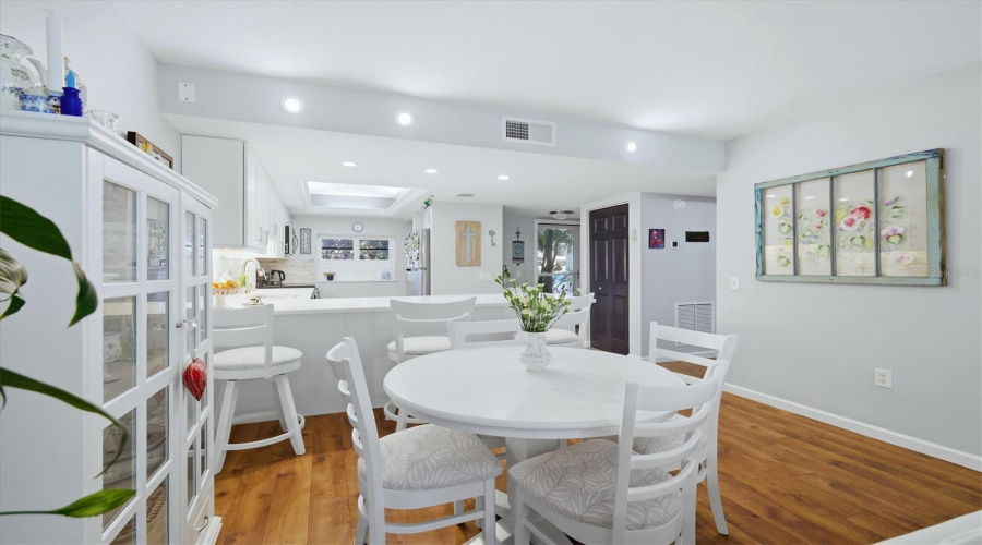 Sarasota, Florida 34231, 2 Bedroom Bedrooms, ,2 Bathroombathrooms,Residential,For Sale,Cross Creek,0,Mfra4685552