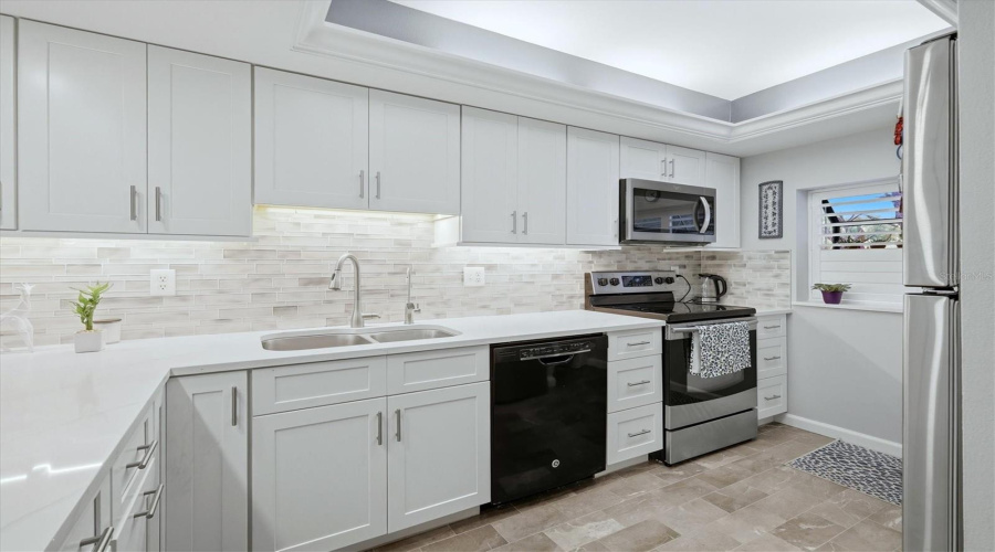 Sarasota, Florida 34231, 2 Bedroom Bedrooms, ,2 Bathroombathrooms,Residential,For Sale,Cross Creek,0,Mfra4685552