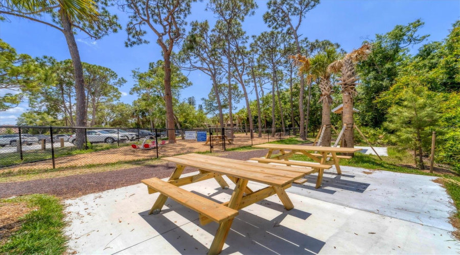 Sarasota, Florida 34231, 2 Bedroom Bedrooms, ,2 Bathroombathrooms,Residential,For Sale,Cross Creek,0,Mfra4685552