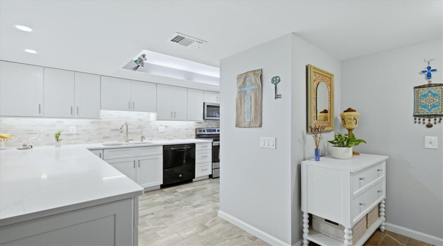 Sarasota, Florida 34231, 2 Bedroom Bedrooms, ,2 Bathroombathrooms,Residential,For Sale,Cross Creek,0,Mfra4685552