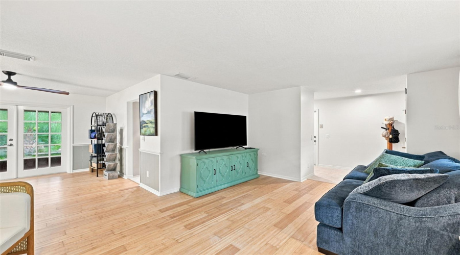 Tampa, Florida 33612, 3 Bedroom Bedrooms, ,2 Bathroombathrooms,Residential,For Sale,Fore,0,Mfrtb8536483