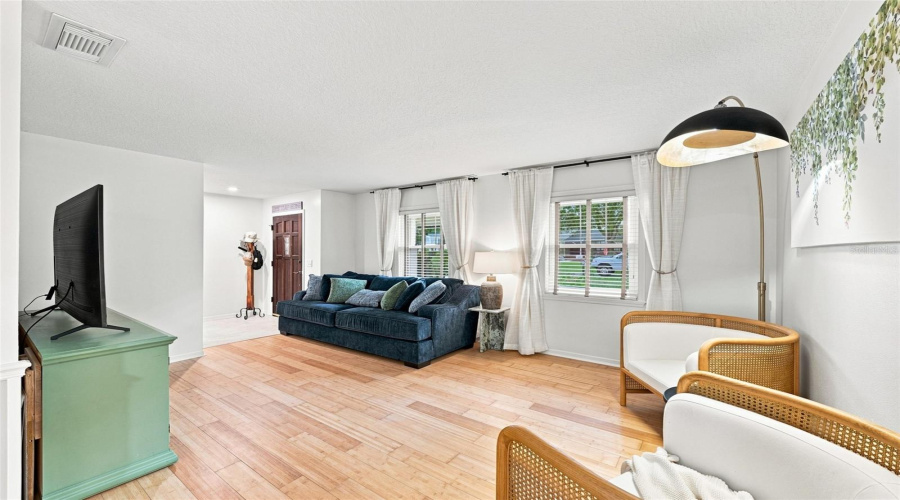 Tampa, Florida 33612, 3 Bedroom Bedrooms, ,2 Bathroombathrooms,Residential,For Sale,Fore,0,Mfrtb8536483