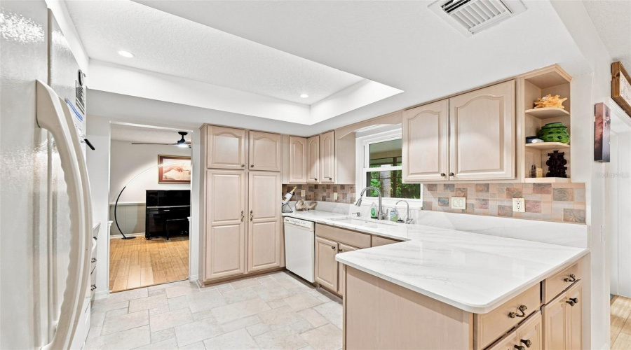 Tampa, Florida 33612, 3 Bedroom Bedrooms, ,2 Bathroombathrooms,Residential,For Sale,Fore,0,Mfrtb8536483