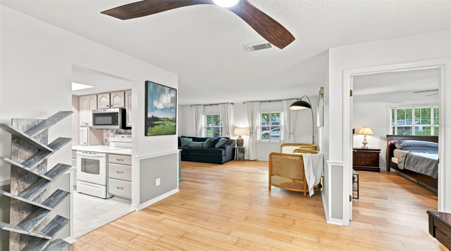 Tampa, Florida 33612, 3 Bedroom Bedrooms, ,2 Bathroombathrooms,Residential,For Sale,Fore,0,Mfrtb8536483
