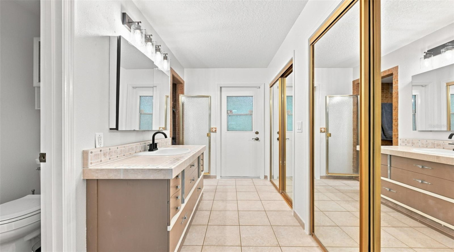 Tampa, Florida 33612, 3 Bedroom Bedrooms, ,2 Bathroombathrooms,Residential,For Sale,Fore,0,Mfrtb8536483