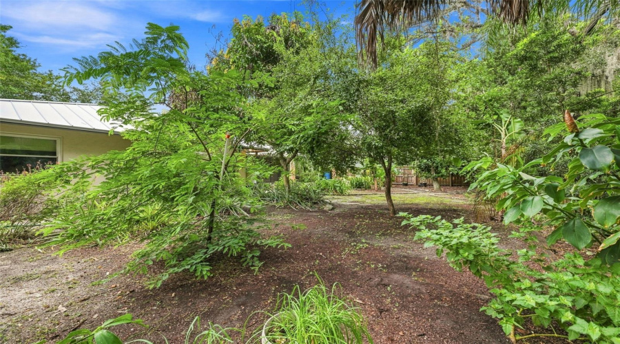 Tampa, Florida 33612, 3 Bedroom Bedrooms, ,2 Bathroombathrooms,Residential,For Sale,Fore,0,Mfrtb8536483