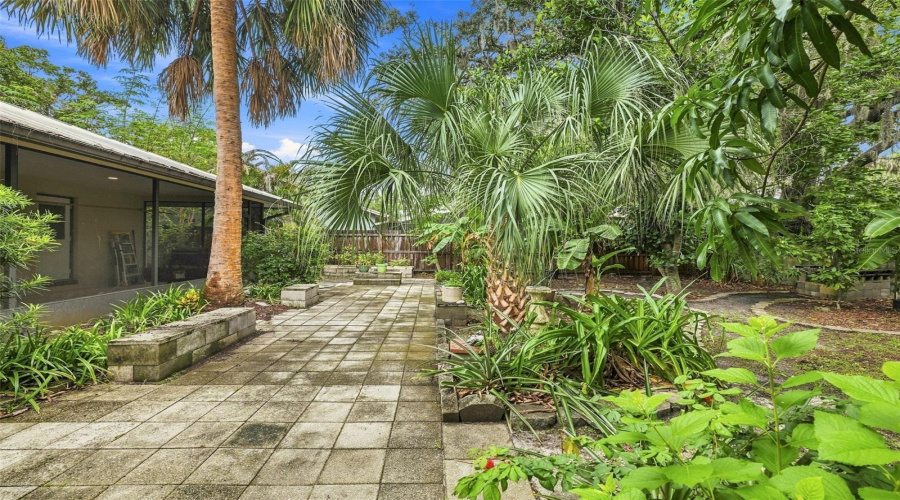 Tampa, Florida 33612, 3 Bedroom Bedrooms, ,2 Bathroombathrooms,Residential,For Sale,Fore,0,Mfrtb8536483