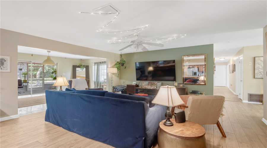 Tampa, Florida 33611, 4 Bedroom Bedrooms, ,2 Bathroombathrooms,Residential,For Sale,Hesperides,0,Mfrtb8507110