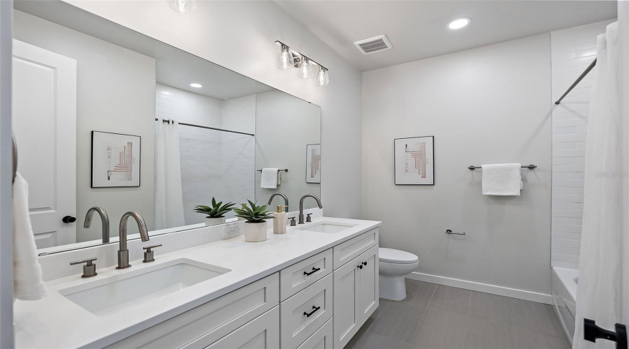 St Petersburg, Florida 33701, 4 Bedroom Bedrooms, ,3 Bathroombathrooms,Residential,For Sale,11Th,0,Mfrtb8515797