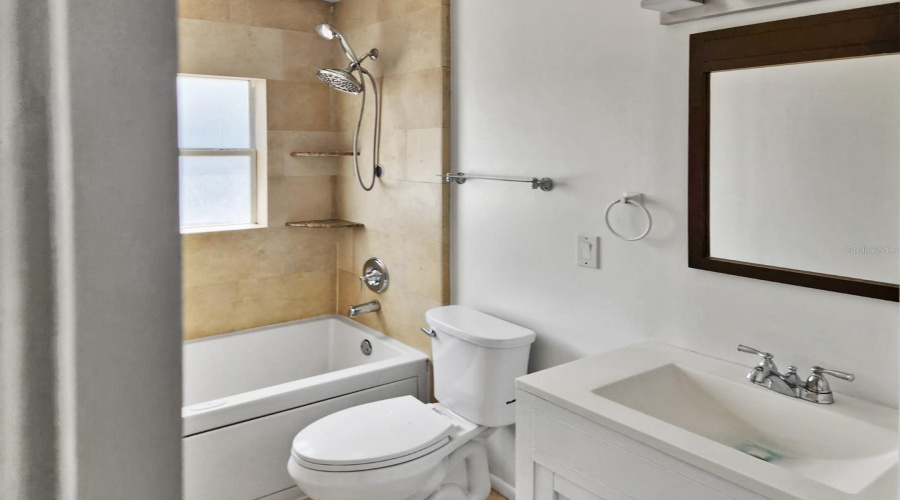 Orlando, Florida 32807, 4 Bedroom Bedrooms, ,2 Bathroombathrooms,Residential,For Sale,Santiago,0,Mfro6399783