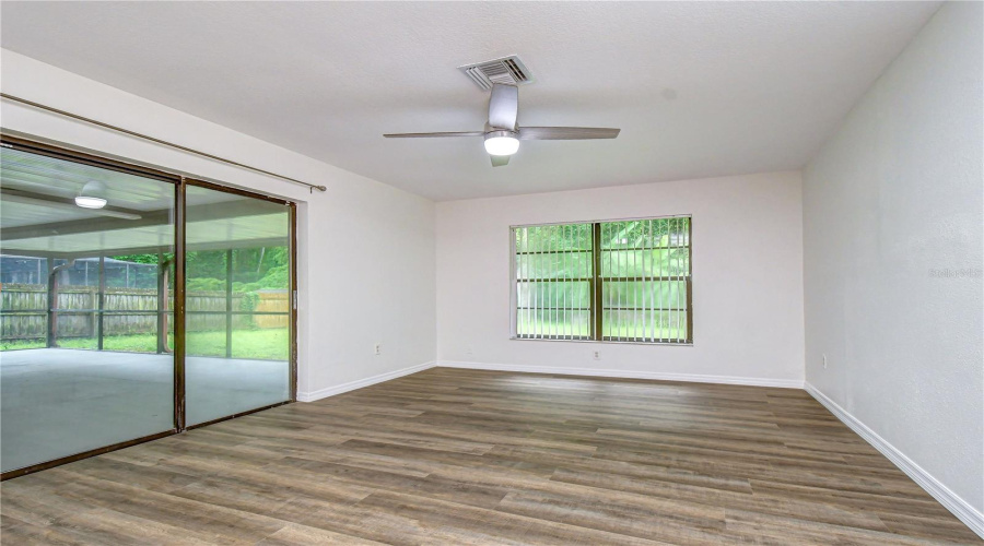 Tampa, Florida 33624, 3 Bedroom Bedrooms, ,2 Bathroombathrooms,Residential,For Sale,Oakmanor,0,Mfrtb8542767