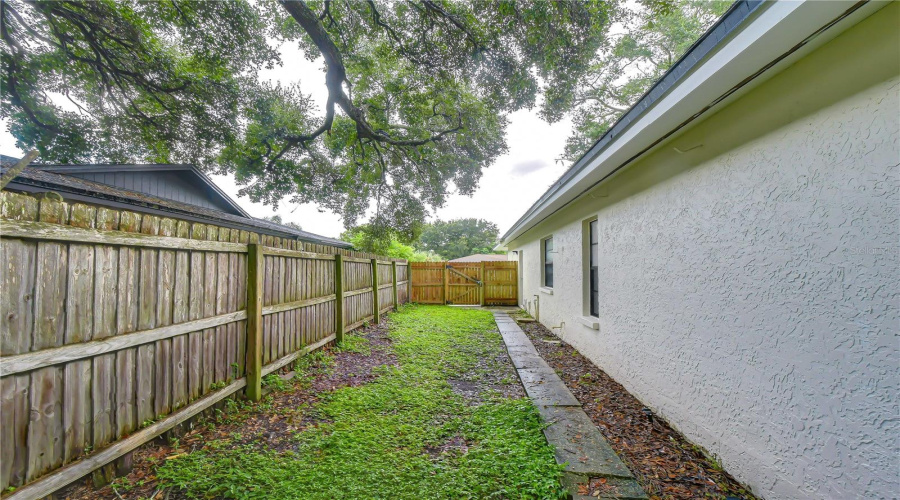 Tampa, Florida 33624, 3 Bedroom Bedrooms, ,2 Bathroombathrooms,Residential,For Sale,Oakmanor,0,Mfrtb8542767