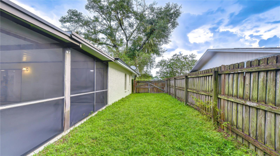 Tampa, Florida 33624, 3 Bedroom Bedrooms, ,2 Bathroombathrooms,Residential,For Sale,Oakmanor,0,Mfrtb8542767
