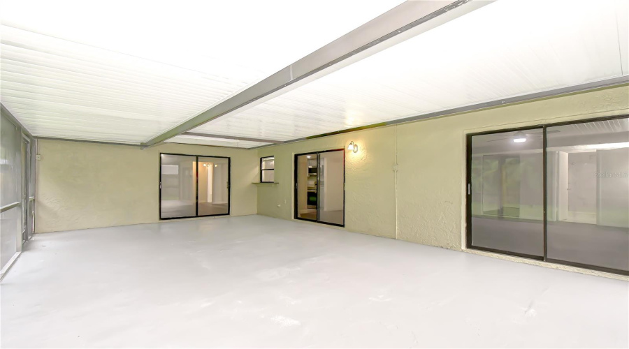 Tampa, Florida 33624, 3 Bedroom Bedrooms, ,2 Bathroombathrooms,Residential,For Sale,Oakmanor,0,Mfrtb8542767