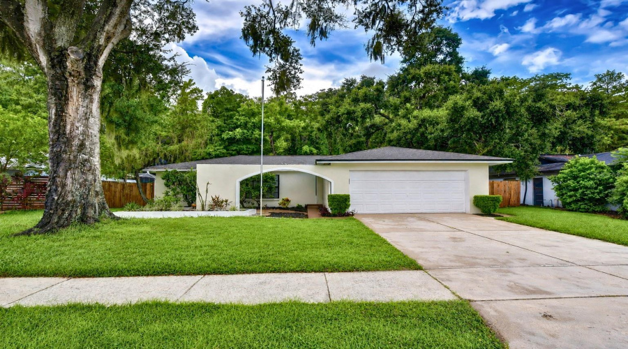 Tampa, Florida 33624, 3 Bedroom Bedrooms, ,2 Bathroombathrooms,Residential,For Sale,Oakmanor,0,Mfrtb8542767