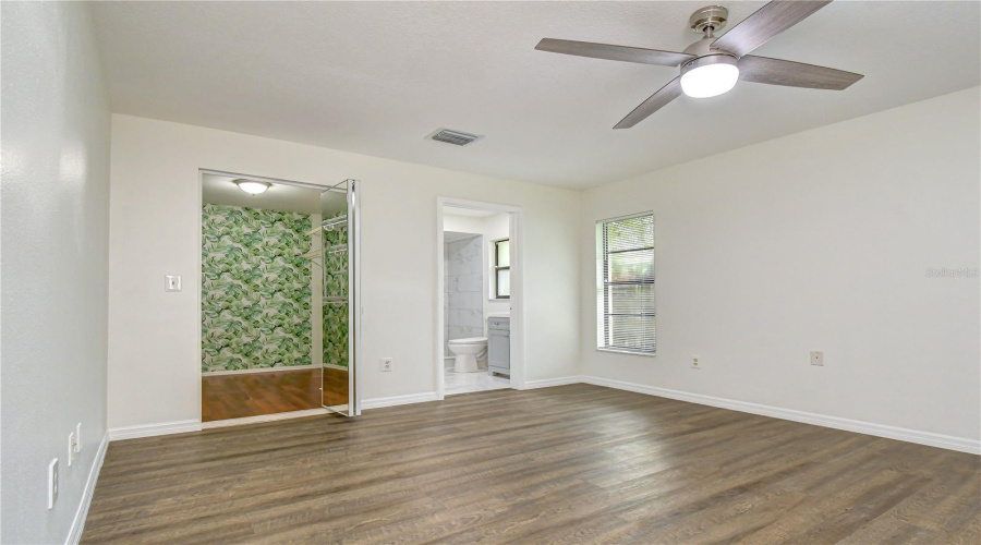 Tampa, Florida 33624, 3 Bedroom Bedrooms, ,2 Bathroombathrooms,Residential,For Sale,Oakmanor,0,Mfrtb8542767