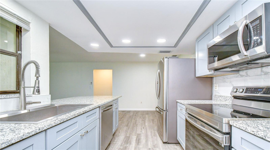 Tampa, Florida 33624, 3 Bedroom Bedrooms, ,2 Bathroombathrooms,Residential,For Sale,Oakmanor,0,Mfrtb8542767