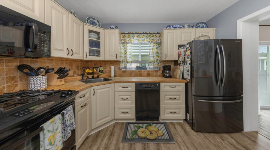 Pinellas Park, Florida 33782, 2 Bedroom Bedrooms, ,1 Bathroombathrooms,Residential,For Sale,Tulip,0,Mfrtb8540882