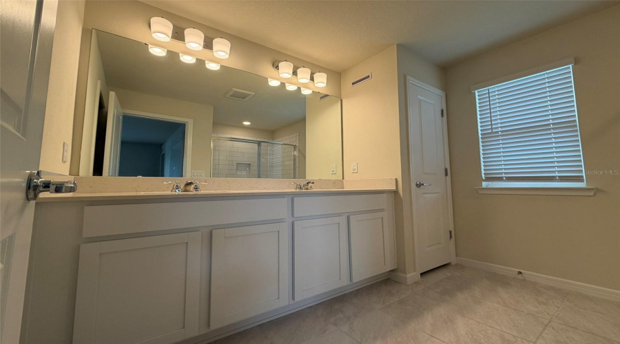 Davenport, Florida 33896, 3 Bedroom Bedrooms, ,2 Bathroombathrooms,Residential,For Sale,Stunning,0,Mfro6381260