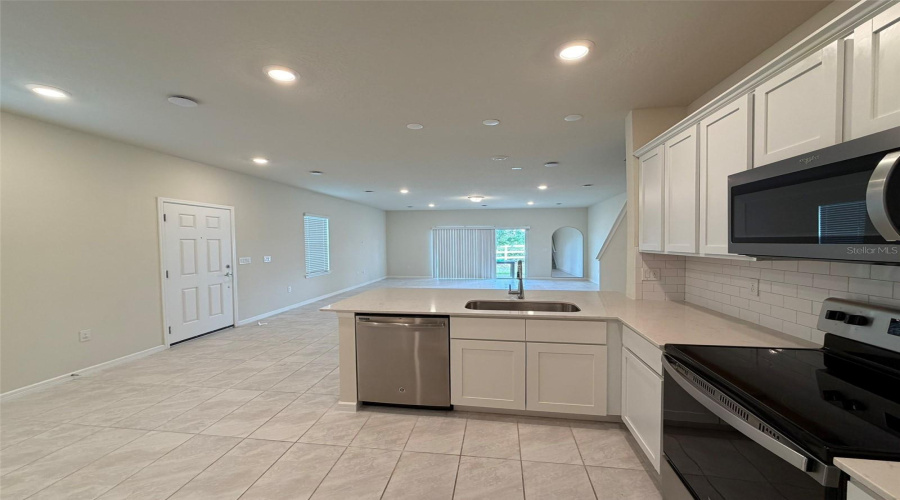 Davenport, Florida 33896, 3 Bedroom Bedrooms, ,2 Bathroombathrooms,Residential,For Sale,Stunning,0,Mfro6381260
