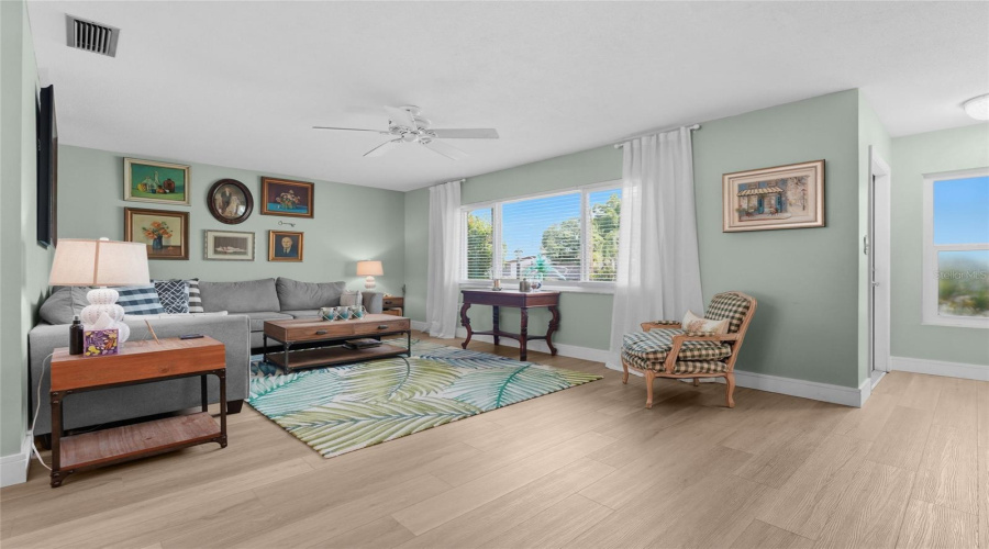 Sarasota, Florida 34231, 2 Bedroom Bedrooms, ,2 Bathroombathrooms,Residential,For Sale,Savage,0,Mfra4703273