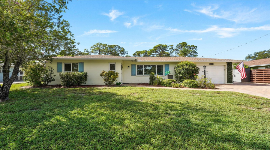 Sarasota, Florida 34231, 2 Bedroom Bedrooms, ,2 Bathroombathrooms,Residential,For Sale,Savage,0,Mfra4703273