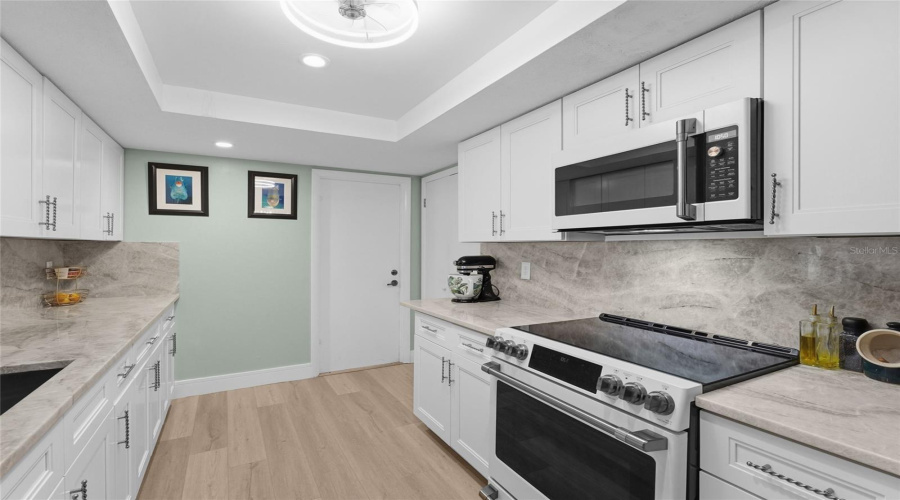 Sarasota, Florida 34231, 2 Bedroom Bedrooms, ,2 Bathroombathrooms,Residential,For Sale,Savage,0,Mfra4703273