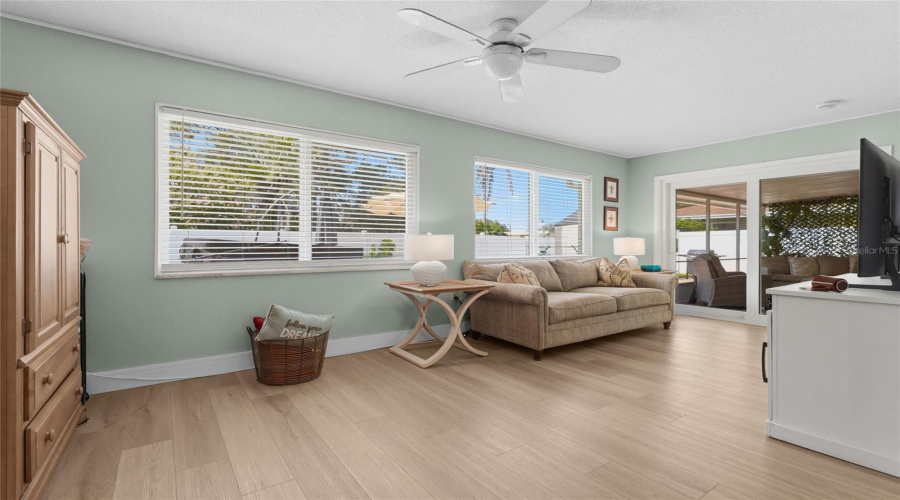 Sarasota, Florida 34231, 2 Bedroom Bedrooms, ,2 Bathroombathrooms,Residential,For Sale,Savage,0,Mfra4703273