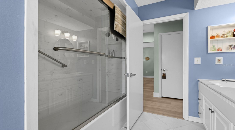Sarasota, Florida 34231, 2 Bedroom Bedrooms, ,2 Bathroombathrooms,Residential,For Sale,Savage,0,Mfra4703273