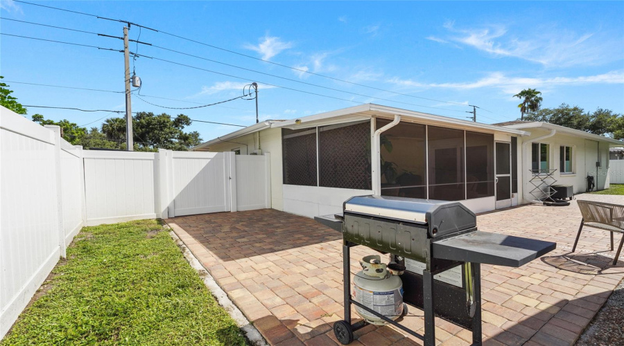 Sarasota, Florida 34231, 2 Bedroom Bedrooms, ,2 Bathroombathrooms,Residential,For Sale,Savage,0,Mfra4703273