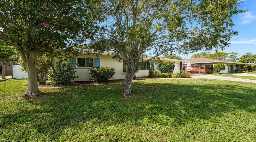 Sarasota, Florida 34231, 2 Bedroom Bedrooms, ,2 Bathroombathrooms,Residential,For Sale,Savage,0,Mfra4703273