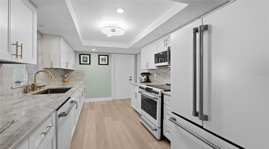 Sarasota, Florida 34231, 2 Bedroom Bedrooms, ,2 Bathroombathrooms,Residential,For Sale,Savage,0,Mfra4703273