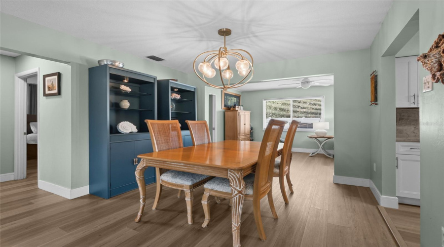 Sarasota, Florida 34231, 2 Bedroom Bedrooms, ,2 Bathroombathrooms,Residential,For Sale,Savage,0,Mfra4703273