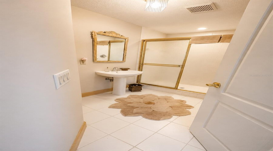Dunedin, Florida 34698, 4 Bedroom Bedrooms, ,3 Bathroombathrooms,Residential,For Sale,Weathersfield,0,Mfrtb8542748