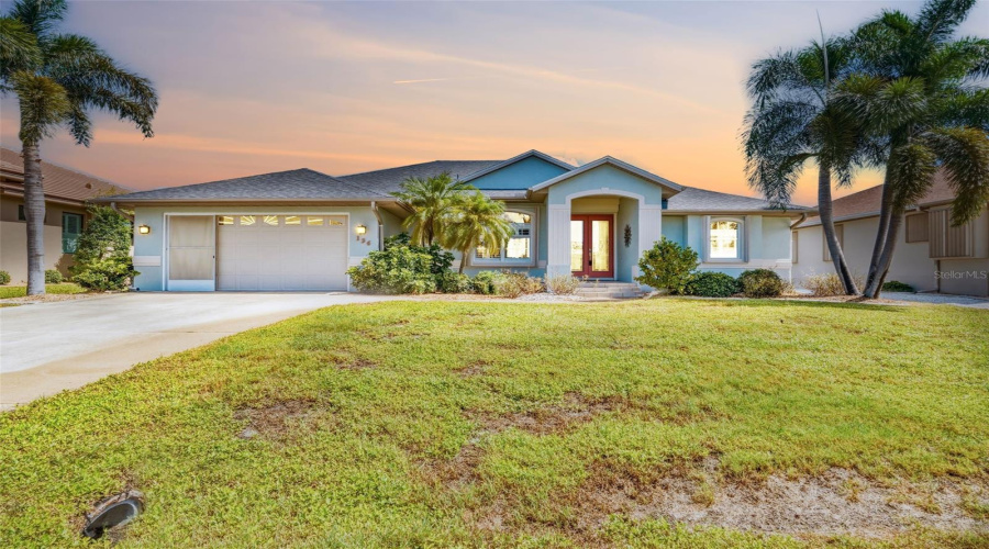 Beautiful Coastal Charm, With 2-Car Garage &Amp; Mature Landscaping