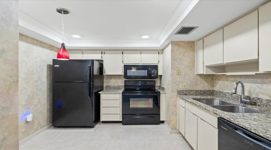 Clearwater, Florida 33761, 2 Bedroom Bedrooms, ,2 Bathroombathrooms,Residential,For Sale,Estancia,0,Mfrtb8541827