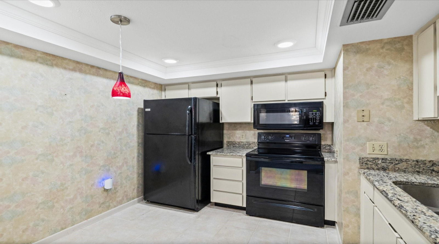 Clearwater, Florida 33761, 2 Bedroom Bedrooms, ,2 Bathroombathrooms,Residential,For Sale,Estancia,0,Mfrtb8541827