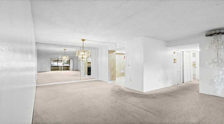 Clearwater, Florida 33761, 2 Bedroom Bedrooms, ,2 Bathroombathrooms,Residential,For Sale,Estancia,0,Mfrtb8541827