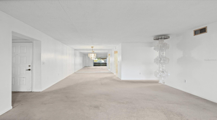 Clearwater, Florida 33761, 2 Bedroom Bedrooms, ,2 Bathroombathrooms,Residential,For Sale,Estancia,0,Mfrtb8541827