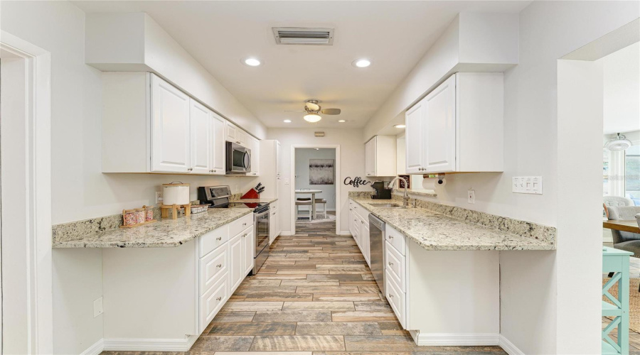 Bradenton, Florida 34205, 3 Bedroom Bedrooms, ,3 Bathroombathrooms,Residential,For Sale,21St,0,Mfra4703806