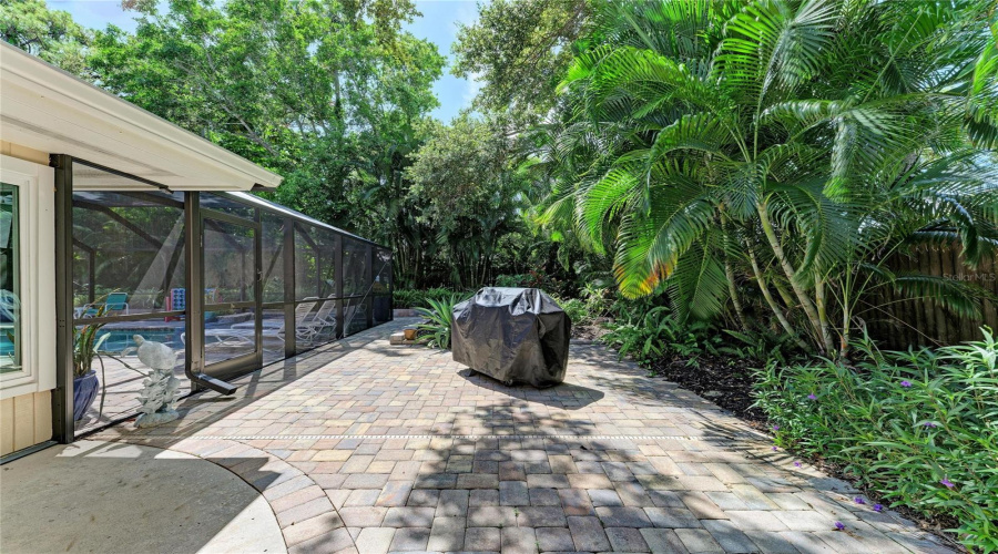 Outdoor Paver Patio