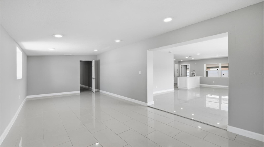 Tampa, Florida 33615, 4 Bedroom Bedrooms, ,3 Bathroombathrooms,Residential,For Sale,Tanglewood,0,Mfrtb8543001