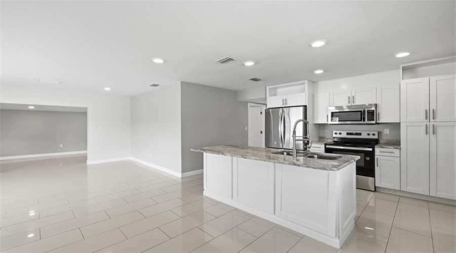 Tampa, Florida 33615, 4 Bedroom Bedrooms, ,3 Bathroombathrooms,Residential,For Sale,Tanglewood,0,Mfrtb8543001