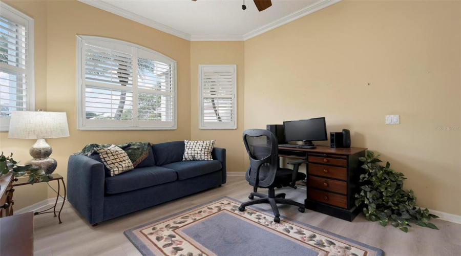 Office Or 3Rd Bedroom With Brand New Flooring